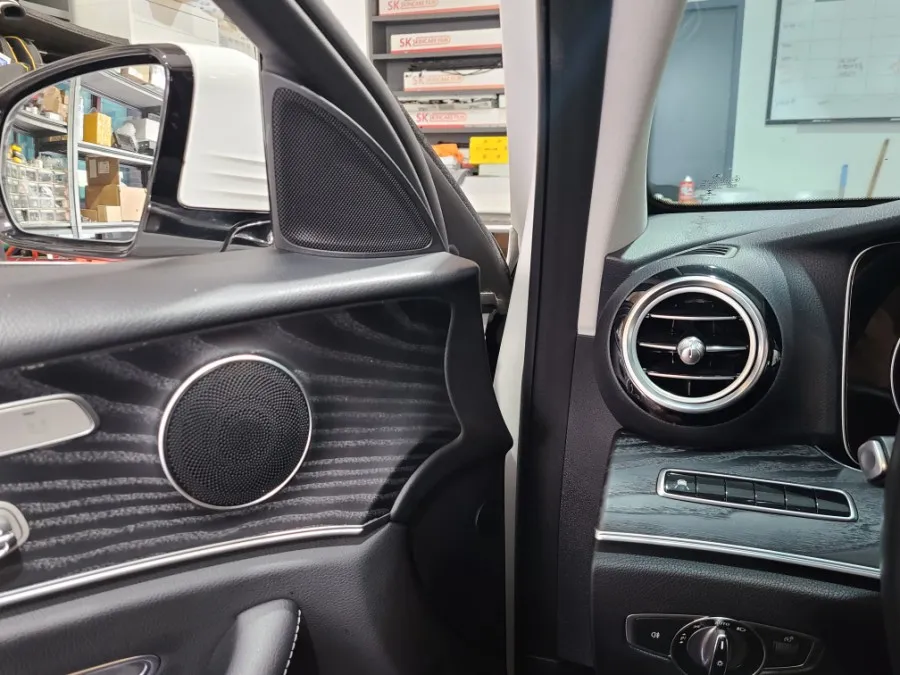 Mercedes-Benz E-Class W213 ambient lighting - Mercedes-Benz E-Class W213 Ambient Lighting Review photo 5