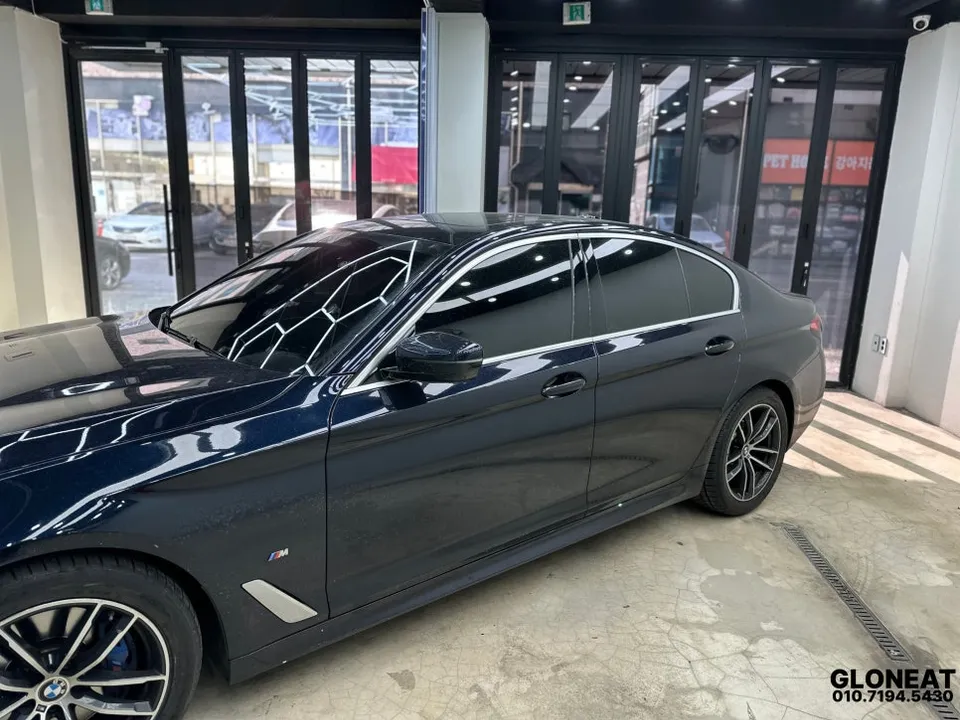 BMW 5 Seriesのカーラッピング事例|費用目安と仕上がり 施工写真 3-2
