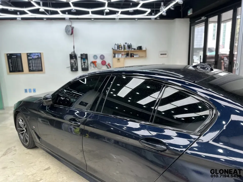 BMW 5 Seriesのカーラッピング事例|費用目安と仕上がり 施工写真 2-3