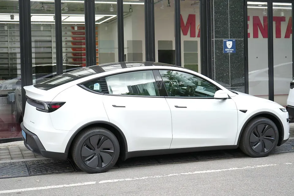 Tesla Model Y window tinting - Tesla Model Y Window Tinting Review — Enhanced Comfort photo 2