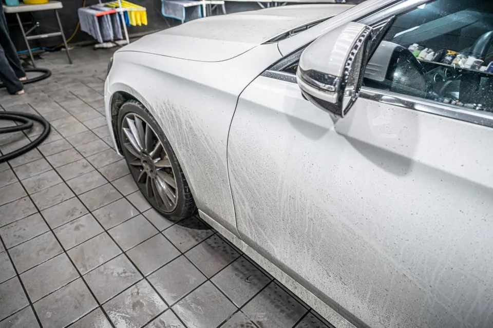Mercedes-Benz E-Class ceramic coating - Mercedes-Benz E-Class Ceramic Coating Review: Cost & Results photo 5