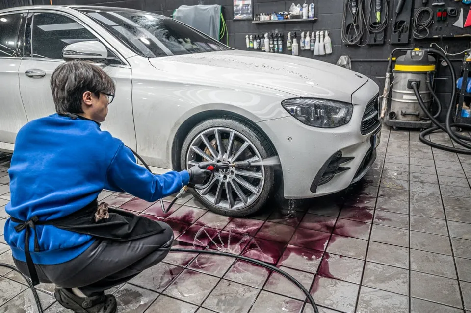 Mercedes-Benz E-Classのガラスコーティング事例 施工写真 1-3