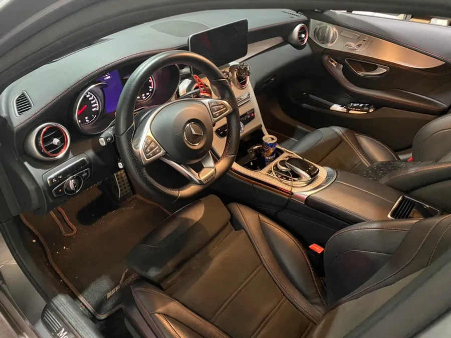Mercedes-Benz C43 AMG ambient lighting - Mercedes-Benz C43 AMG Ambient Lighting Review — Enhanced Interior photo 4
