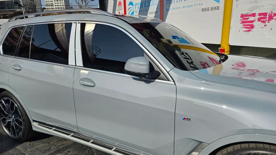 BMW X7のカーフィルム施工事例 施工写真 2