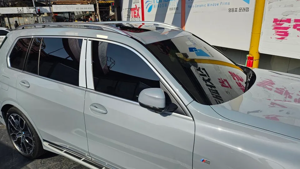 BMW X7のカーフィルム施工事例 施工写真 3