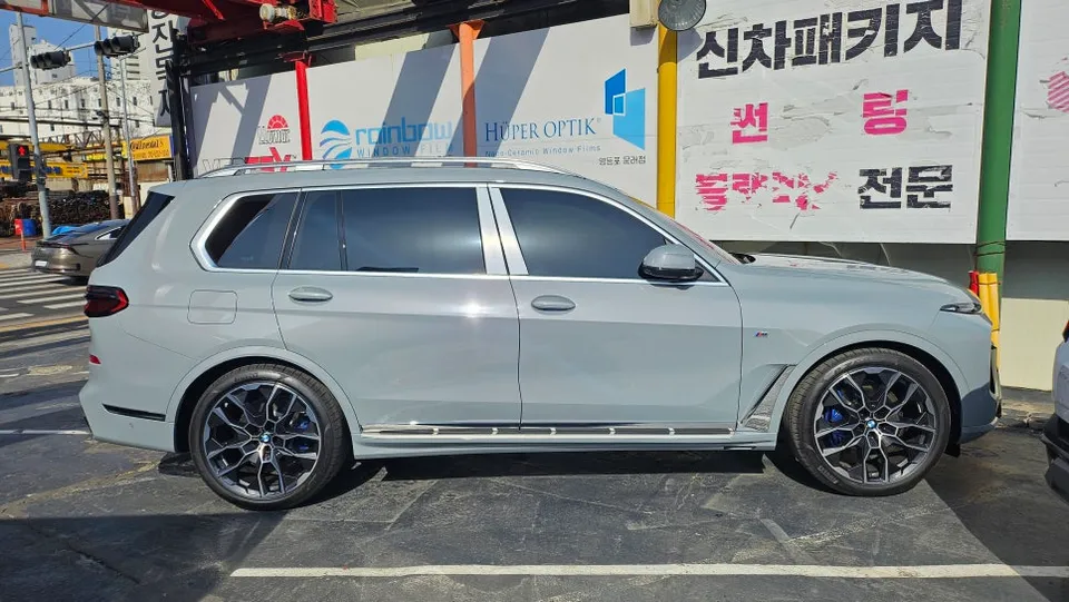 BMW X7のカーフィルム施工事例 施工写真 6