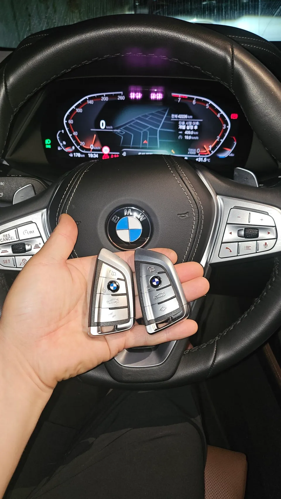 BMW X7 OEM Options Review: Smart Keys & Proximity Doors photo 2