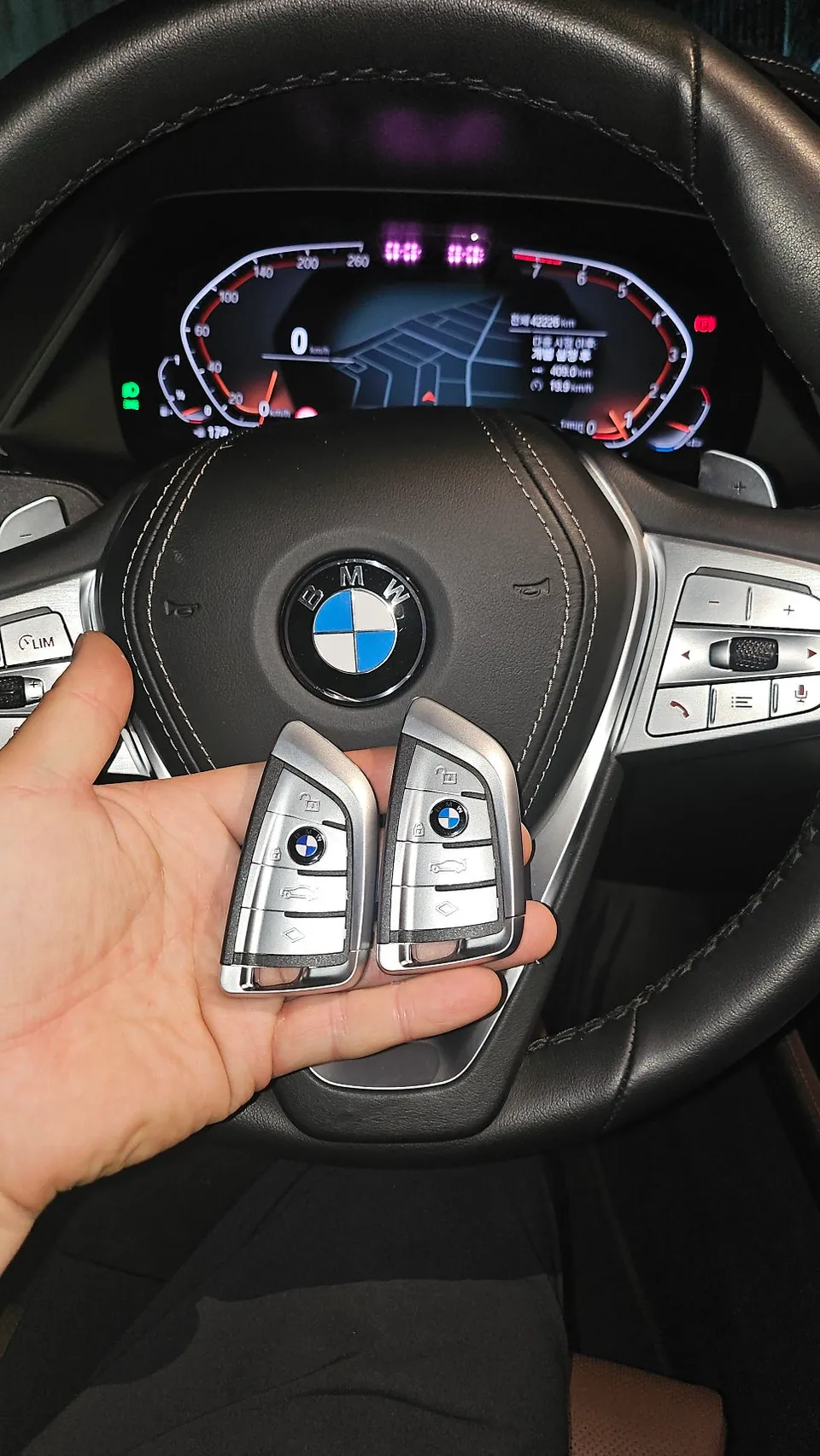 BMW X7 oem options - BMW X7 OEM Options Review: Smart Keys & Proximity Doors photo 5