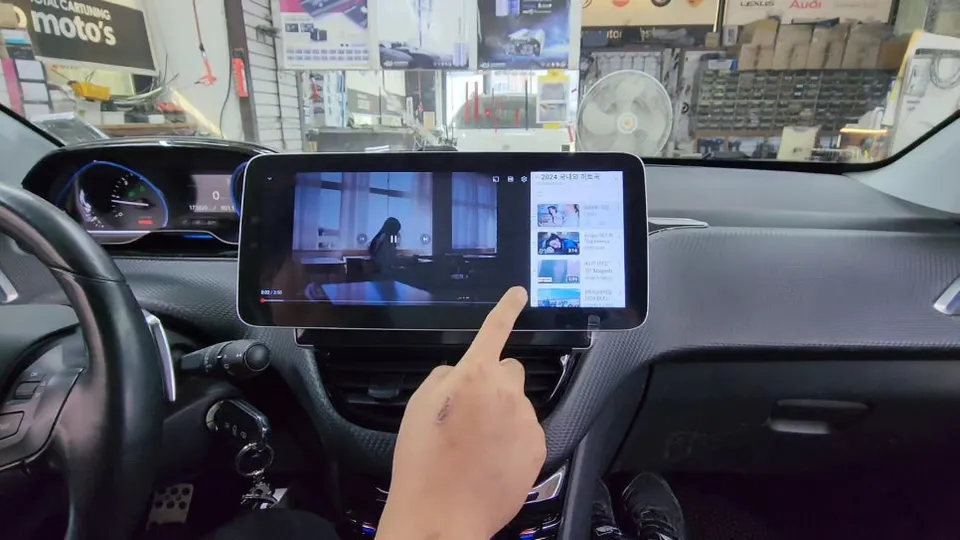 Peugeot 2008のAndroid Auto・CarPlay取付事例 施工写真 3