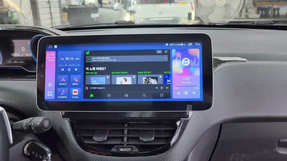 Peugeot 2008のAndroid Auto・CarPlay取付事例 施工写真 4
