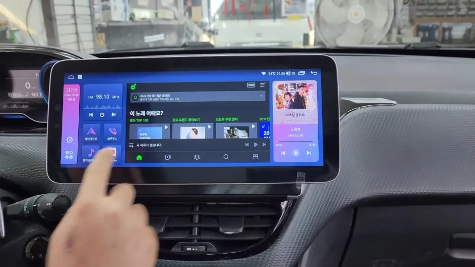 Peugeot 2008のAndroid Auto・CarPlay取付事例 施工写真 5