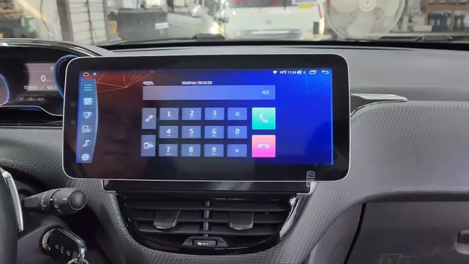Peugeot 2008のAndroid Auto・CarPlay取付事例 施工写真 6