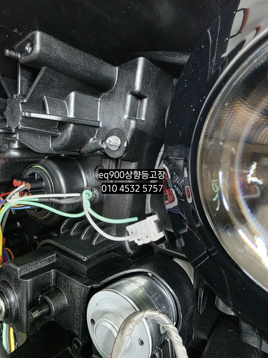 Genesis EQ900 lighting upgrade - Genesis EQ900 HID Bulb Replacement & High Beam Repair photo 4