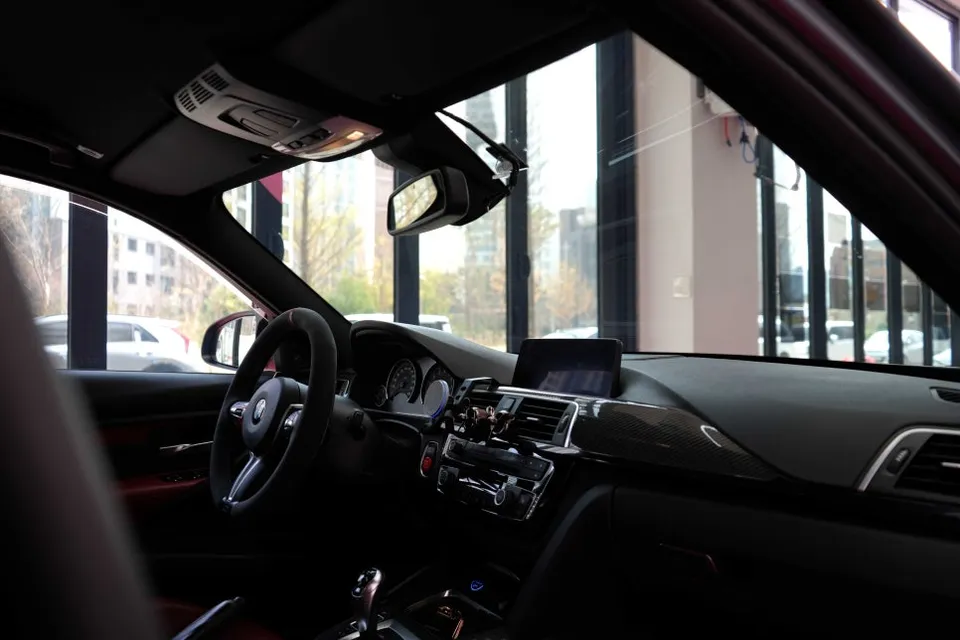 BMW M3のドラレコ取付事例|費用目安と仕上がり 施工写真 3-1