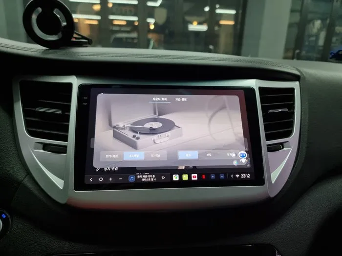 Hyundai TucsonのAndroid Auto・CarPlay取付事例 施工写真 4-1