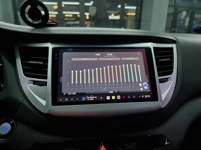 Hyundai TucsonのAndroid Auto・CarPlay取付事例 施工写真 1-2