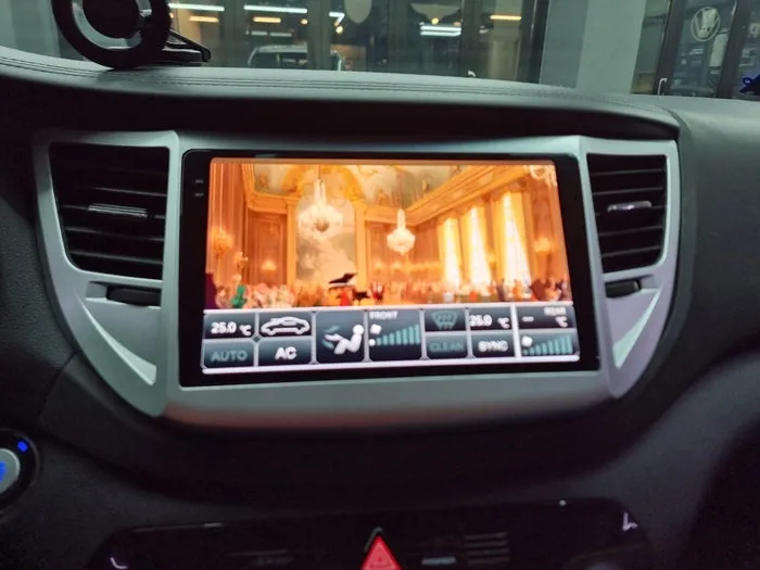 Hyundai TucsonのAndroid Auto・CarPlay取付事例 施工写真 4-2