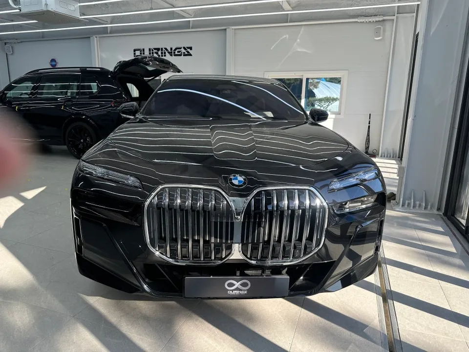 BMW 7 Seriesのカーラッピング事例｜費用目安・仕上がり 写真