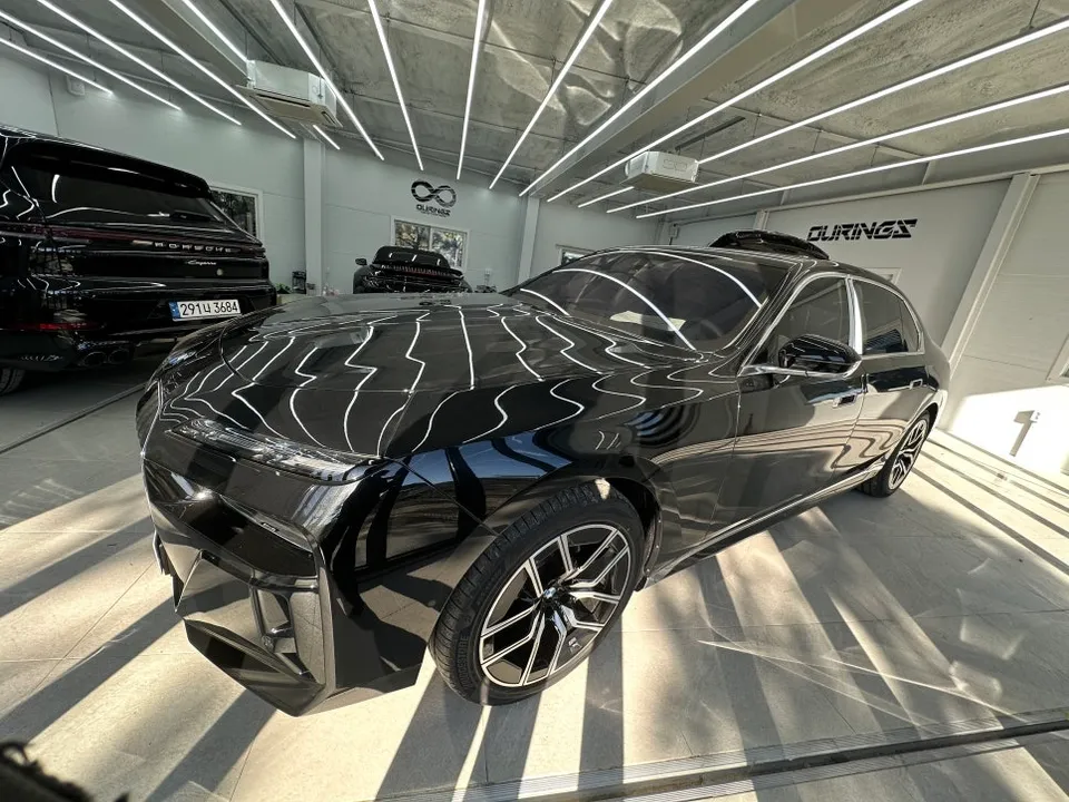 BMW 7 Seriesのカーラッピング事例|費用目安・仕上がり 施工写真 3-1