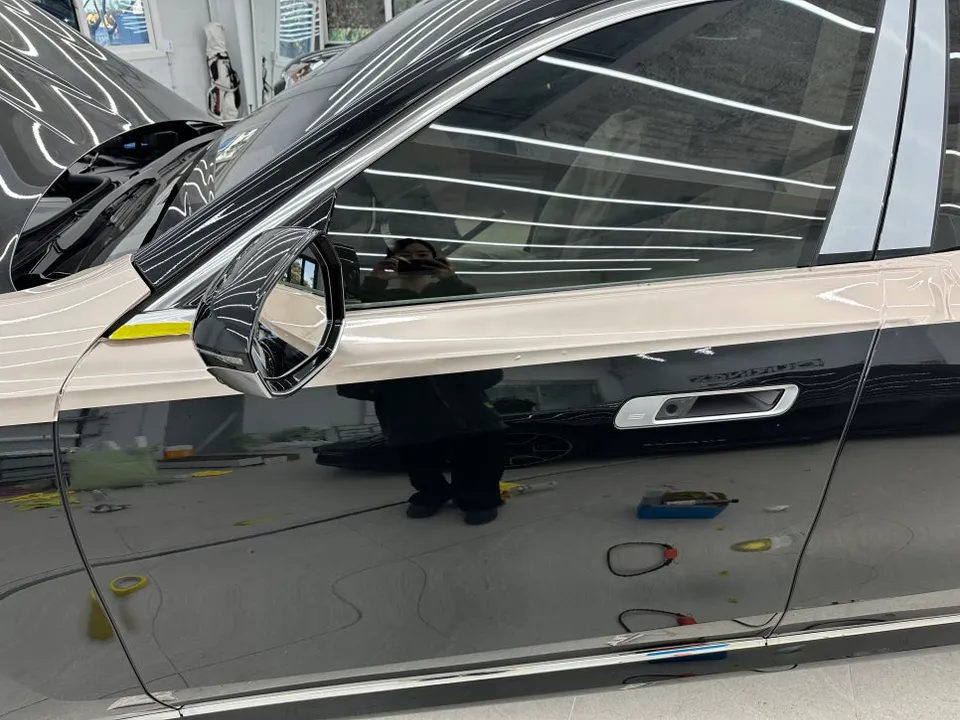 BMW 7 Seriesのカーラッピング事例|費用目安・仕上がり 施工写真 1-2