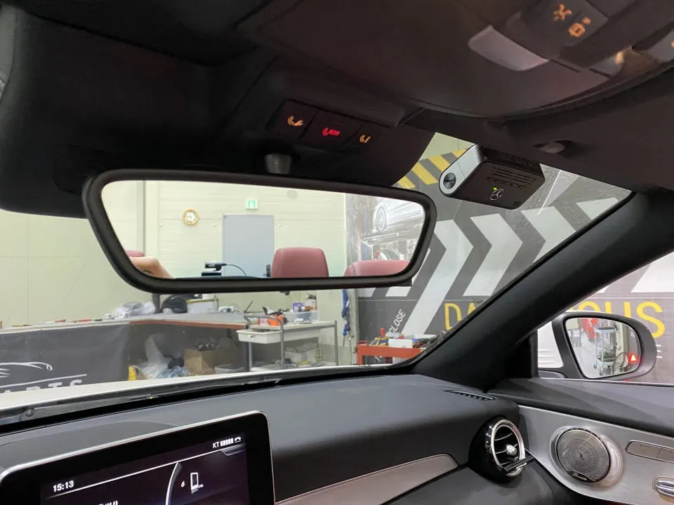 Mercedes-Benz C-Class Cabriolet dash cam - Mercedes-Benz C-Class Cabriolet Dash Cam Installation Review photo 3