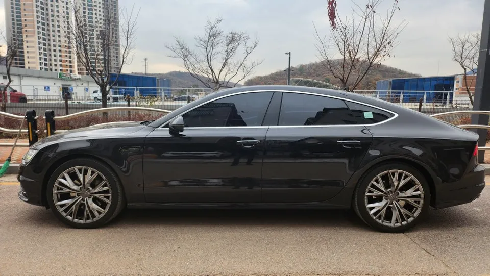 Audi A7のカーラッピング事例|3Mマットブラックで高級感アップ 施工写真 2-1