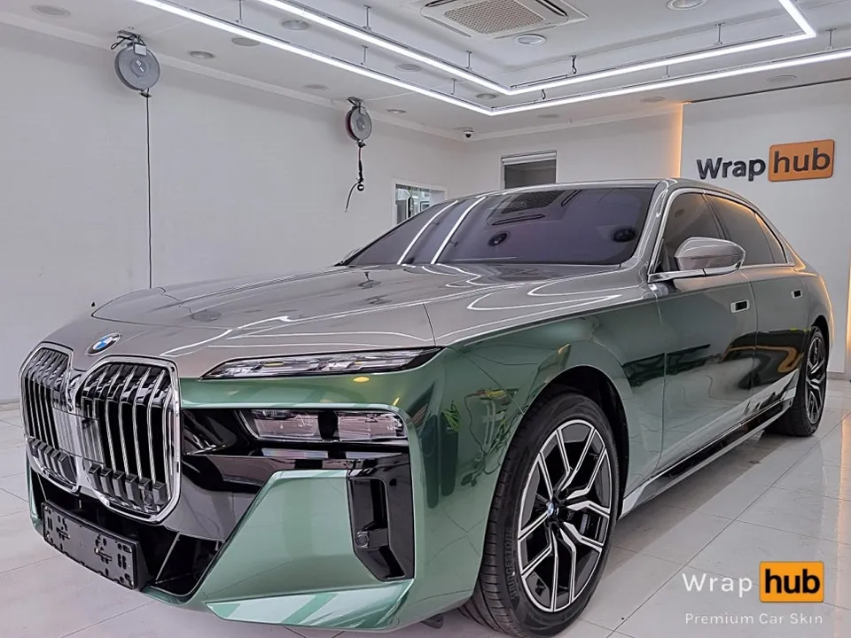 BMW 7 Seriesのカーラッピング事例|高級感を高めるデュオトーン 施工写真 2-1