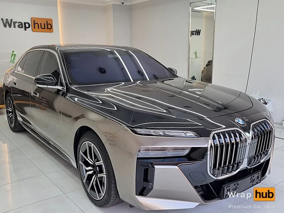 BMW 7 Seriesのカーラッピング事例|高級感を高めるデュオトーン 施工写真 1-2