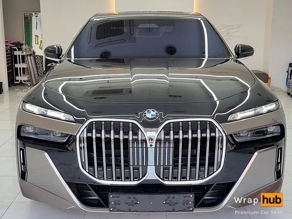 BMW 7 Seriesのカーラッピング事例|高級感を高めるデュオトーン 施工写真 2-2