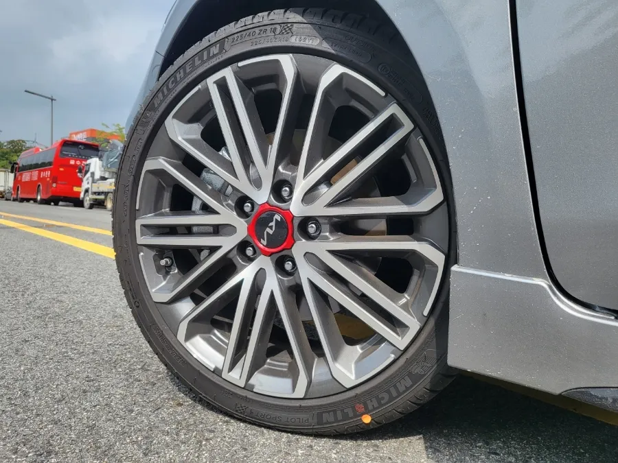 Kia K3 GT wheel repair - Kia K3 GT Wheel Refinishing Review — Gloss Black Transformation photo 4