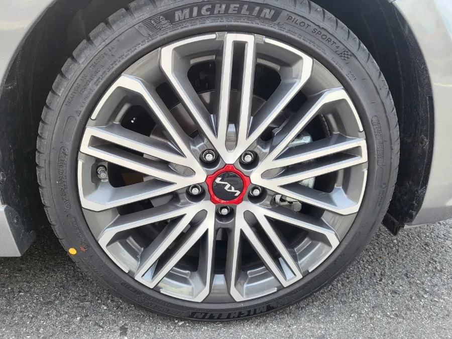 Kia K3 GTのホイールリペア・塗装事例 施工写真 4-1