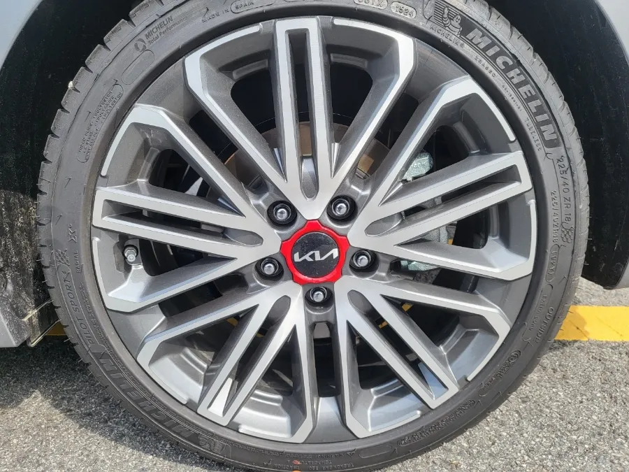 Kia K3 GTのホイールリペア・塗装事例 施工写真 1-2