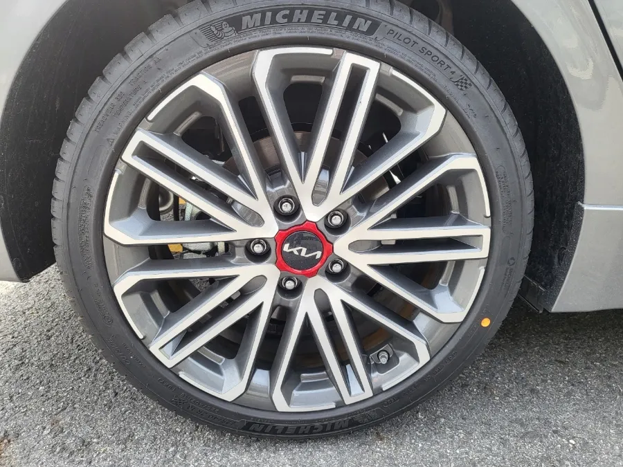 Kia K3 GTのホイールリペア・塗装事例 施工写真 2-2
