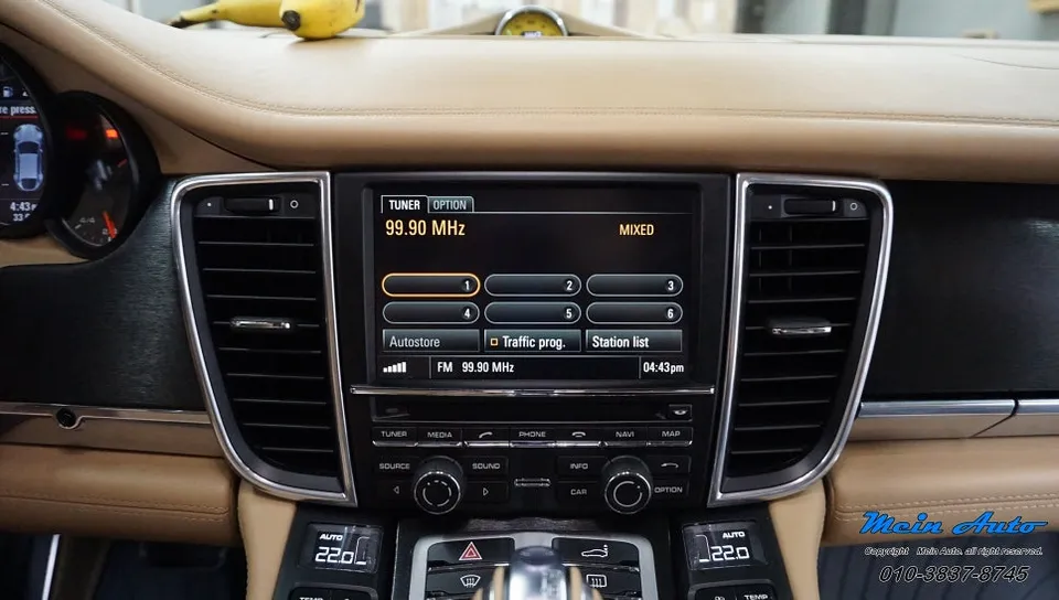 BMW M3のAndroid Auto・CarPlay取付事例 施工写真 3-1