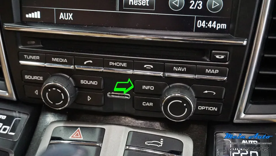 BMW M3のAndroid Auto・CarPlay取付事例 施工写真 1-2