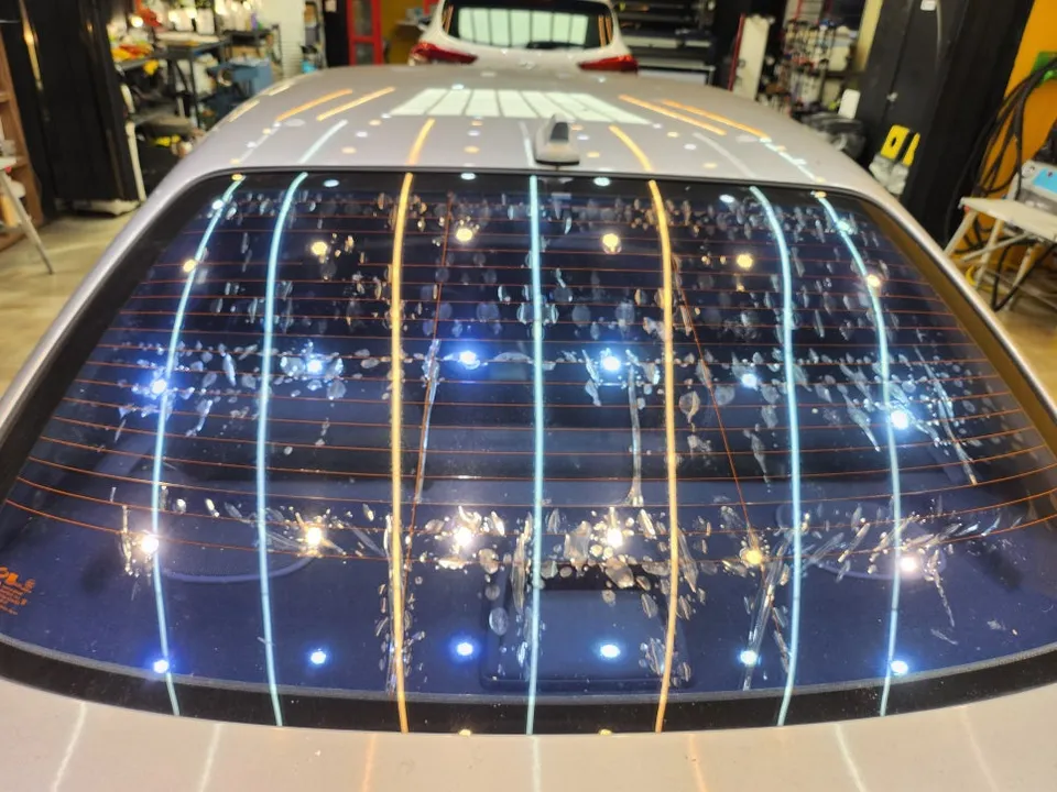 BMW i5のカーフィルム施工事例|断熱・スモーク 施工写真 1-2
