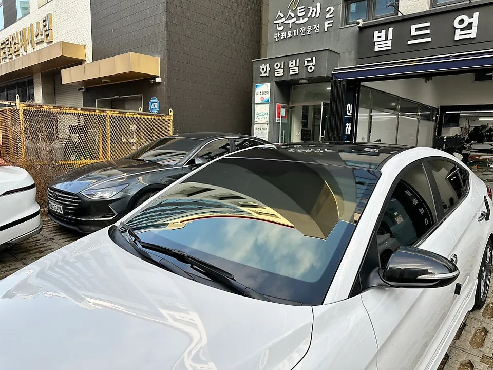 Hyundai Elantra ADのカーフィルム施工事例|費用目安・仕上がり 施工写真 2-3