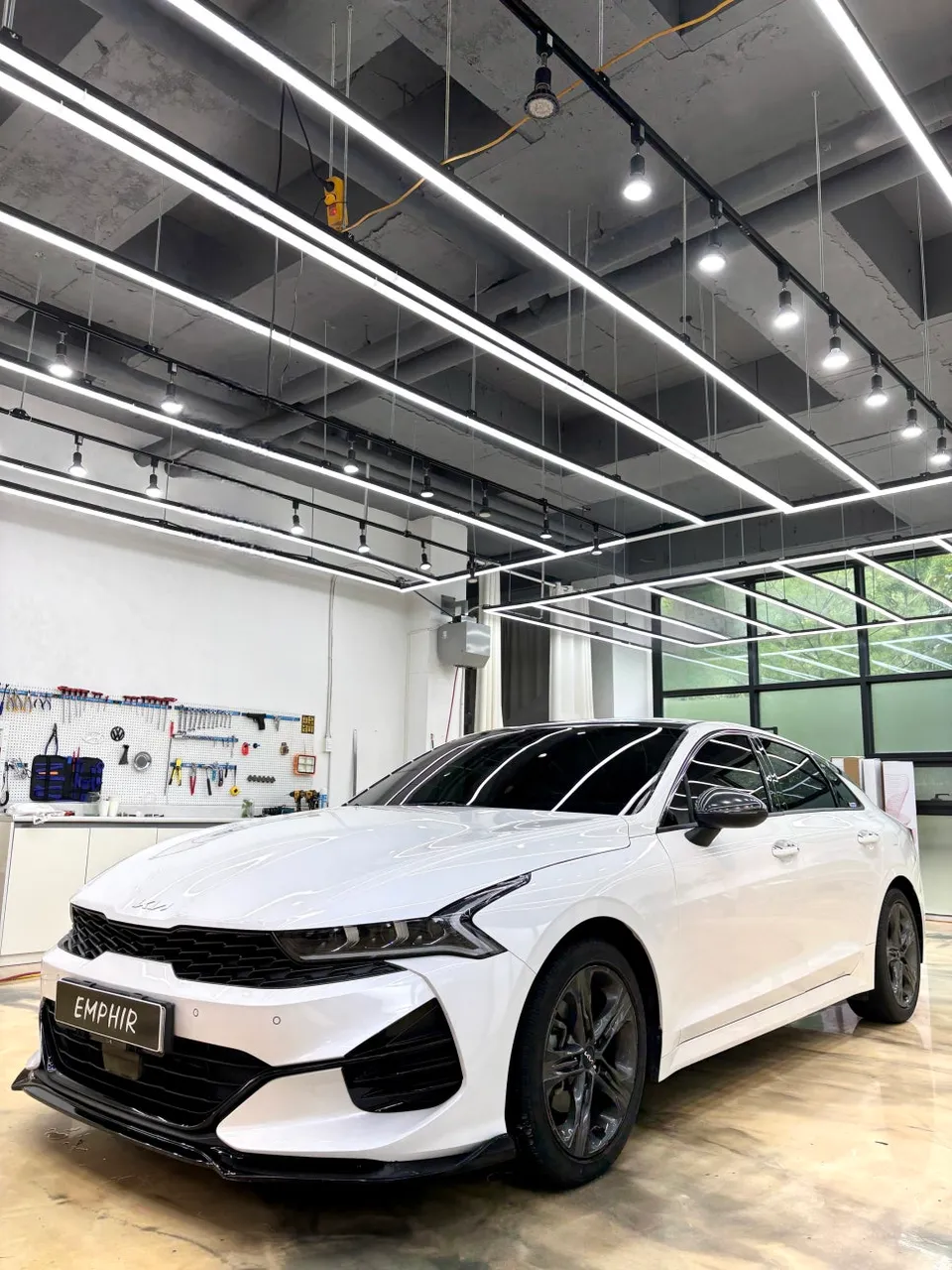 Kia K5のPPF施工事例|マットメタリックシルバー 施工写真 1-2