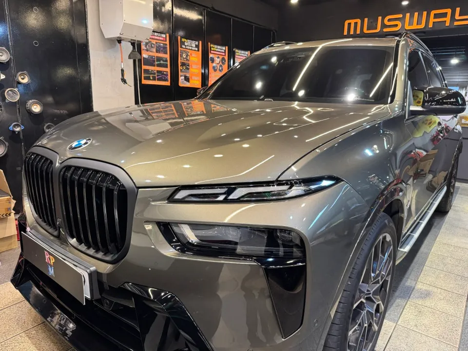 BMW X7 Custom Steering Wheel Upgrade Review photo 1