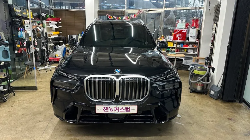 BMW X7 vinyl wrap installation result