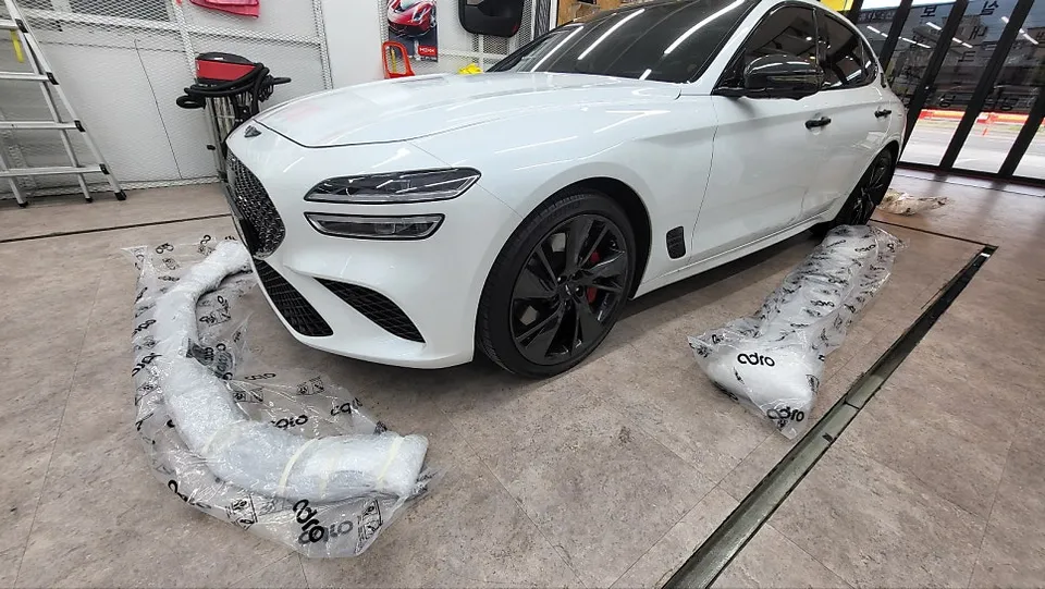 Genesis G70 body kit - Genesis G70 Body Kit Review: Sporty Carbon Fiber Upgrade photo 4