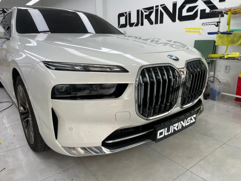BMW 7 Seriesのカーラッピング事例｜費用目安・仕上がり 写真