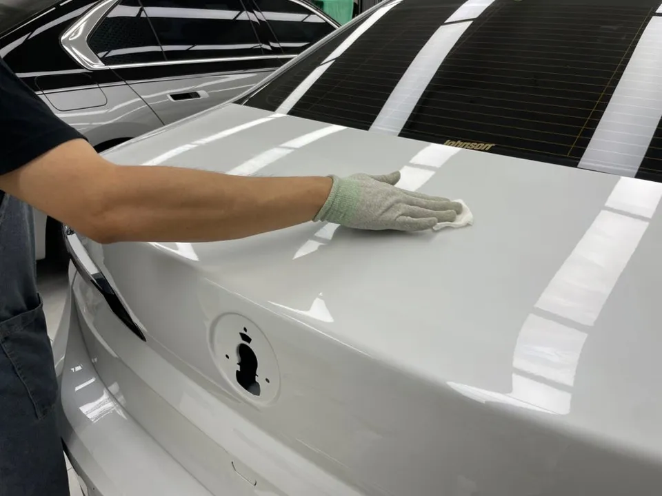 BMW 7 Seriesのカーラッピング事例|費用目安・仕上がり 施工写真 2-3