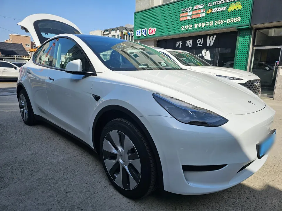 Tesla Model Y window tinting - Tesla Model Y Window Tinting Review photo 2