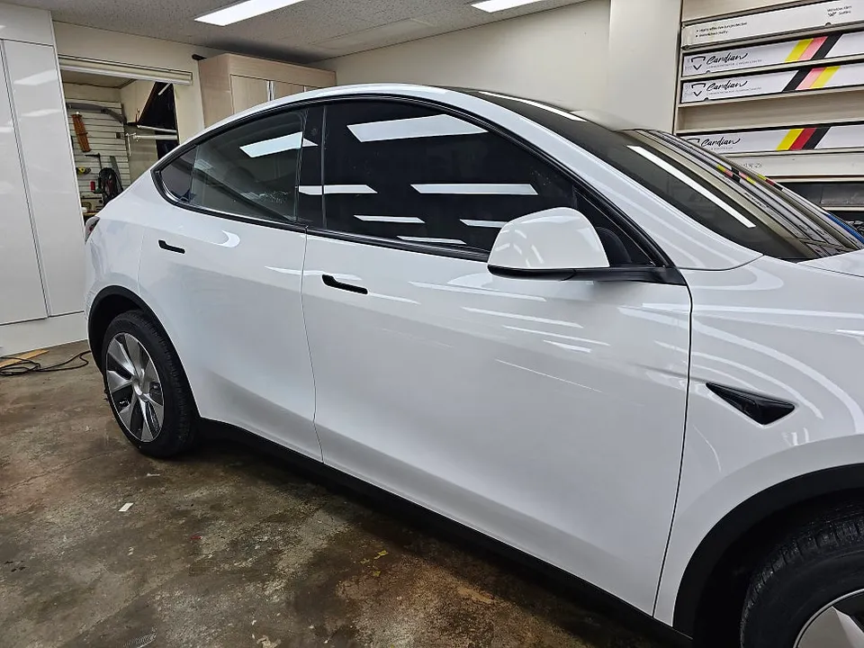 Tesla Model Yのカーフィルム施工事例｜費用目安・仕上がり 施工写真 3-2