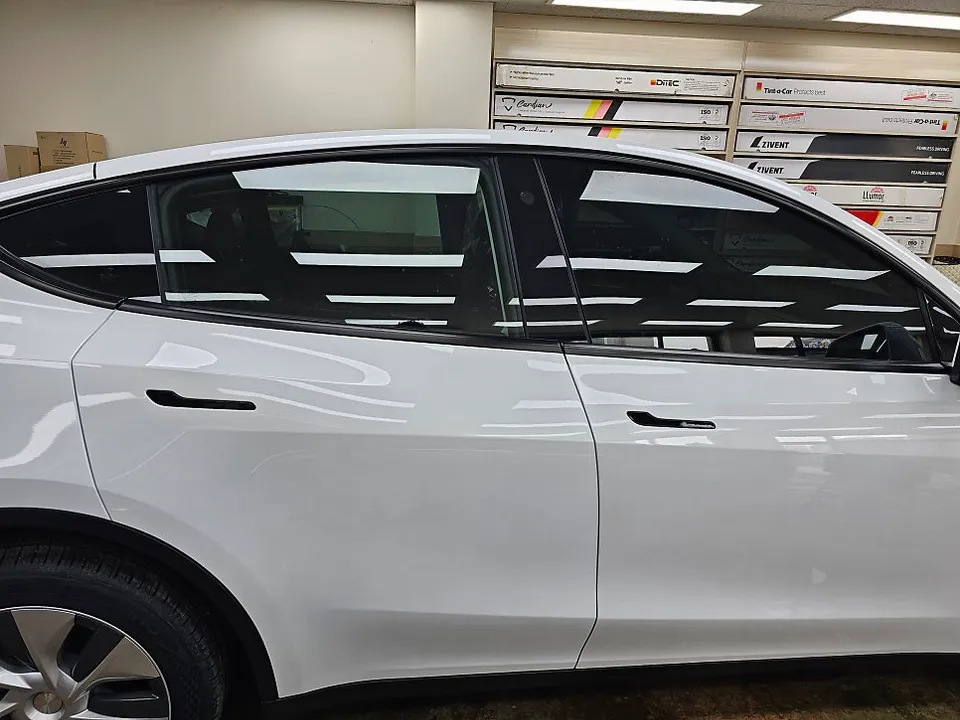 Tesla Model Yのカーフィルム施工事例｜費用目安・仕上がり 施工写真 1-3