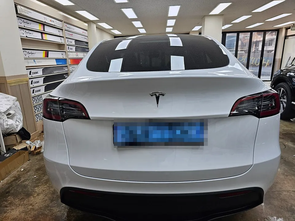 Tesla Model Yのカーフィルム施工事例｜費用目安・仕上がり 施工写真 2-3