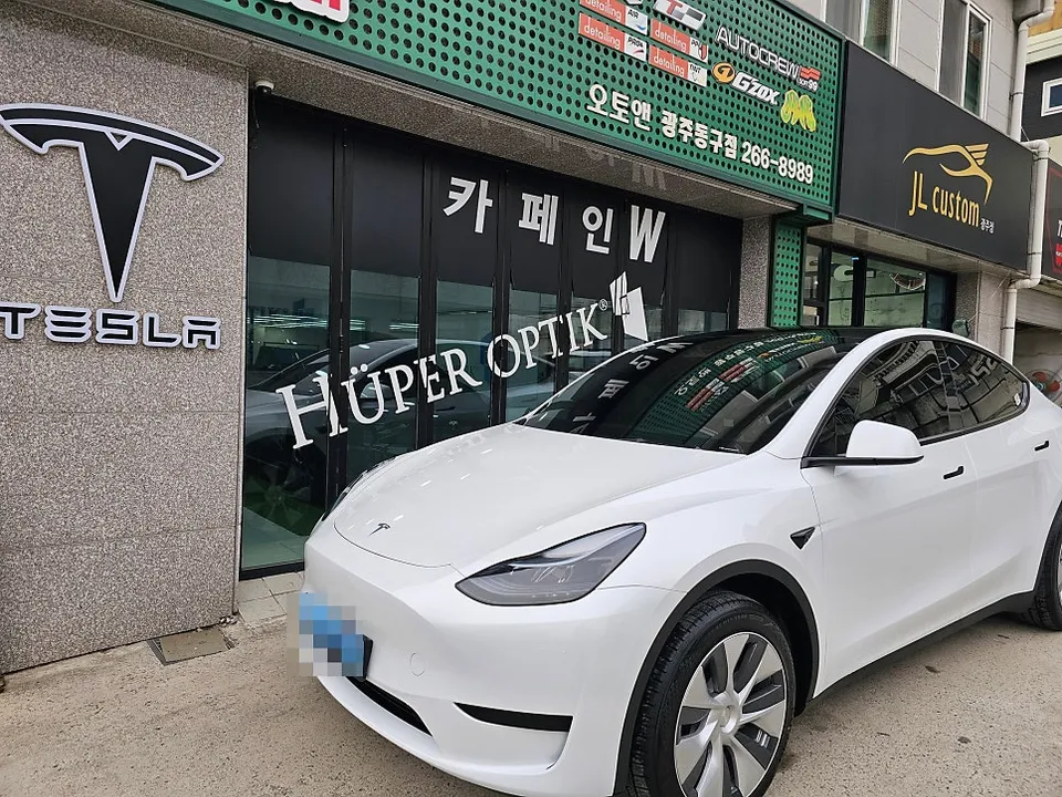 Tesla Model Y Window Tinting Review photo 12