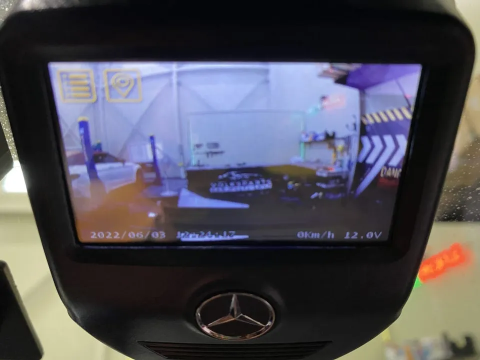 Mercedes-Benz E-Class W213のドライブレコーダー取付事例 施工写真 4-2