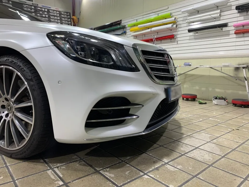 Mercedes-Benz S-Classのカーラッピング事例|サテンホワイトパール 施工写真 4-1